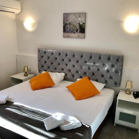 Le Castelet Hotel แซ็งต์-มารี-เดอ-ลา-แมร์ ภายนอก รูปภาพ