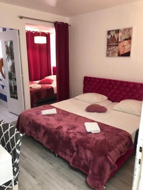 Le Castelet Hotel แซ็งต์-มารี-เดอ-ลา-แมร์ ภายนอก รูปภาพ