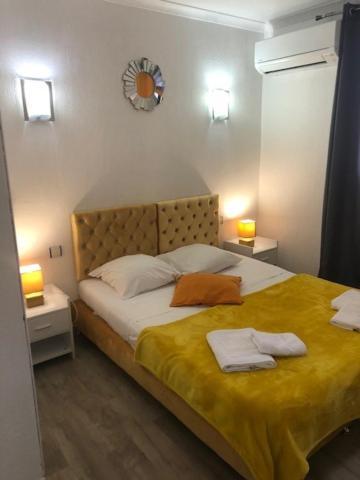 Le Castelet Hotel แซ็งต์-มารี-เดอ-ลา-แมร์ ภายนอก รูปภาพ