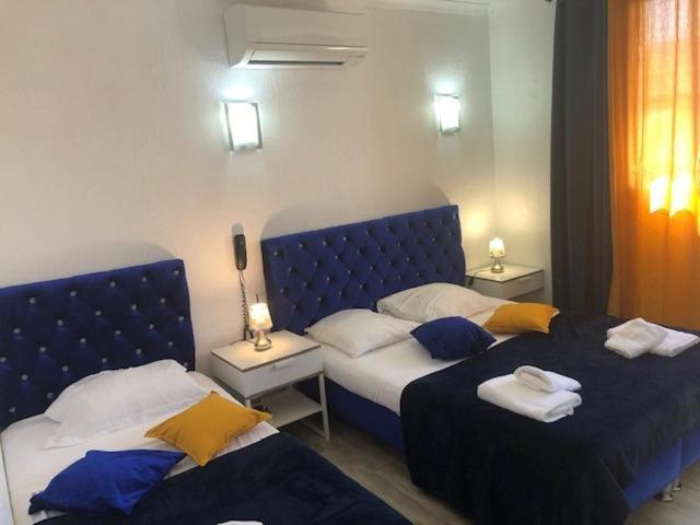 Le Castelet Hotel แซ็งต์-มารี-เดอ-ลา-แมร์ ภายนอก รูปภาพ