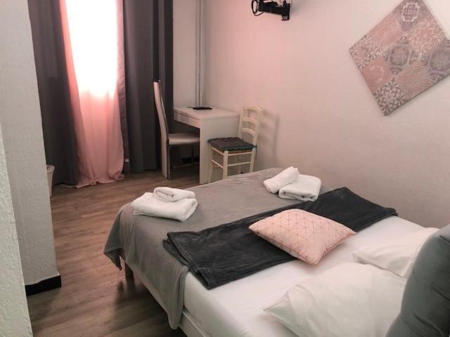Le Castelet Hotel แซ็งต์-มารี-เดอ-ลา-แมร์ ภายนอก รูปภาพ