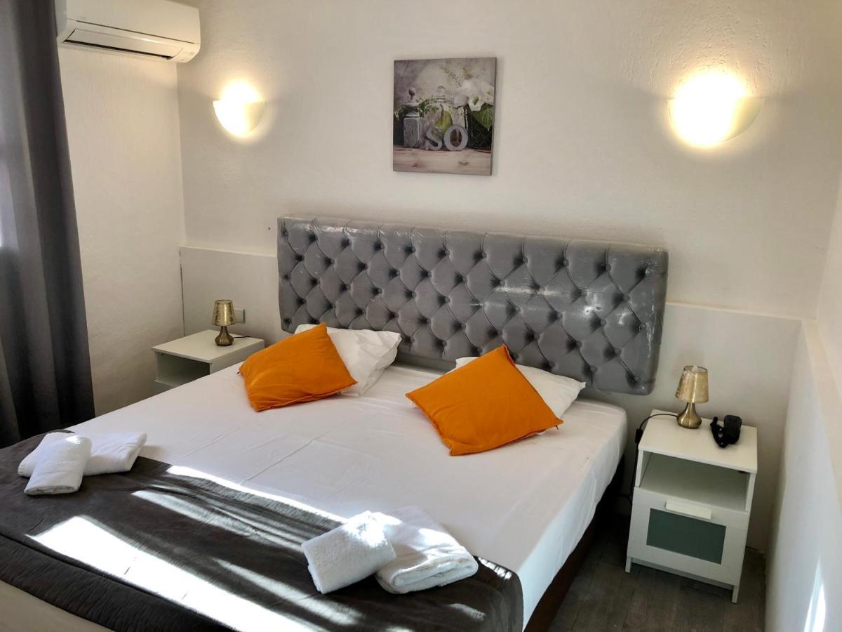 Le Castelet Hotel แซ็งต์-มารี-เดอ-ลา-แมร์ ภายนอก รูปภาพ