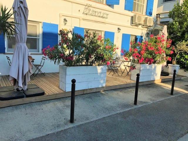Le Castelet Hotel แซ็งต์-มารี-เดอ-ลา-แมร์ ภายนอก รูปภาพ